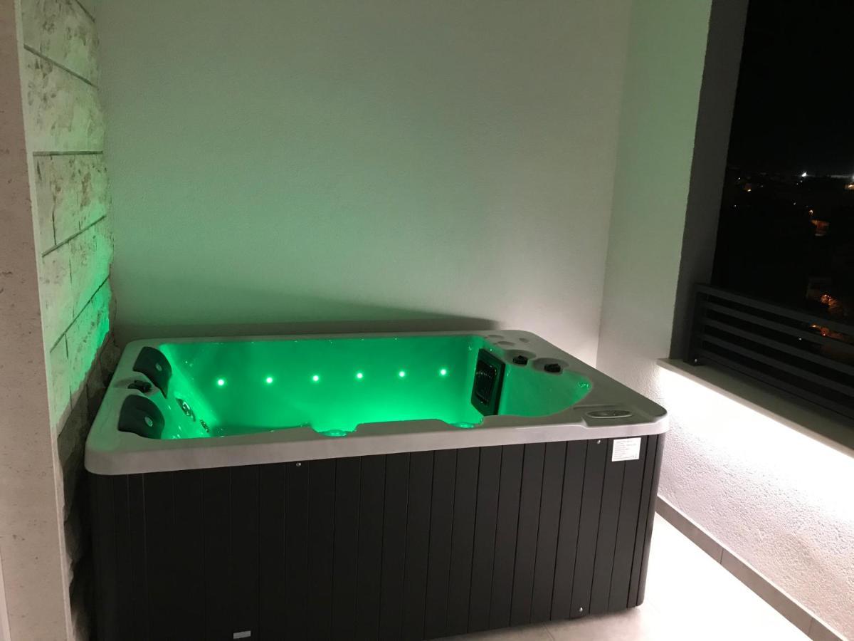 Apartments Tonkita With Jacuzzi Makarska Exterior photo