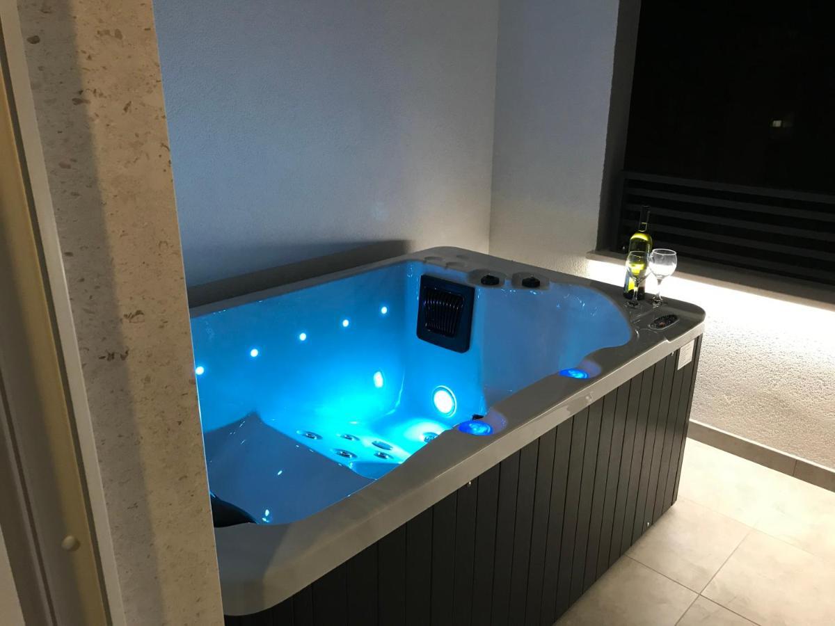 Apartments Tonkita With Jacuzzi Makarska Exterior photo