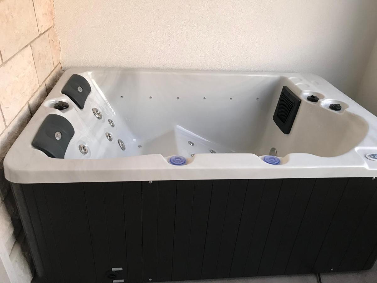 Apartments Tonkita With Jacuzzi Makarska Exterior photo
