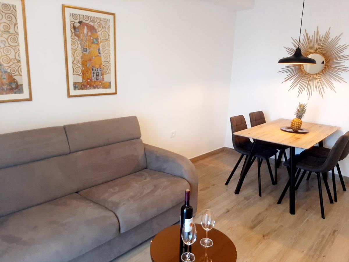 Apartments Tonkita With Jacuzzi Makarska Exterior photo