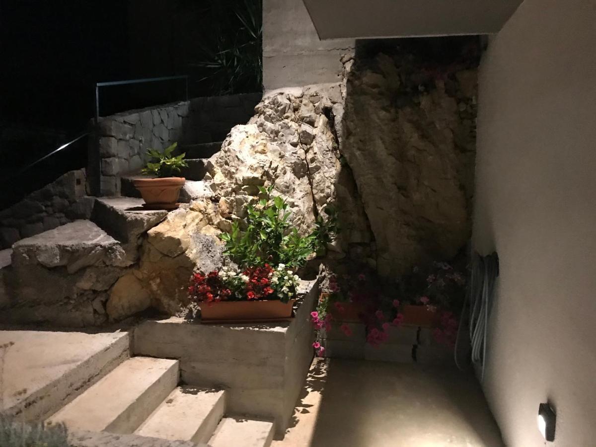 Apartments Tonkita With Jacuzzi Makarska Exterior photo