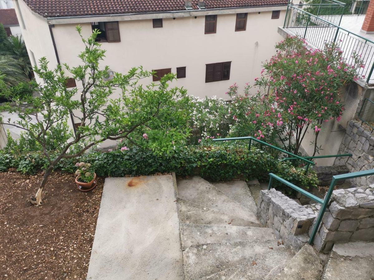 Apartments Tonkita With Jacuzzi Makarska Exterior photo