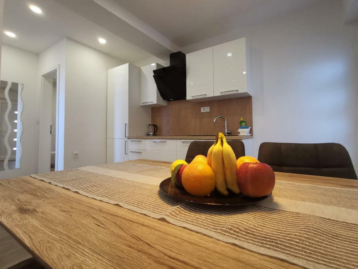 Apartments Tonkita With Jacuzzi Makarska Exterior photo